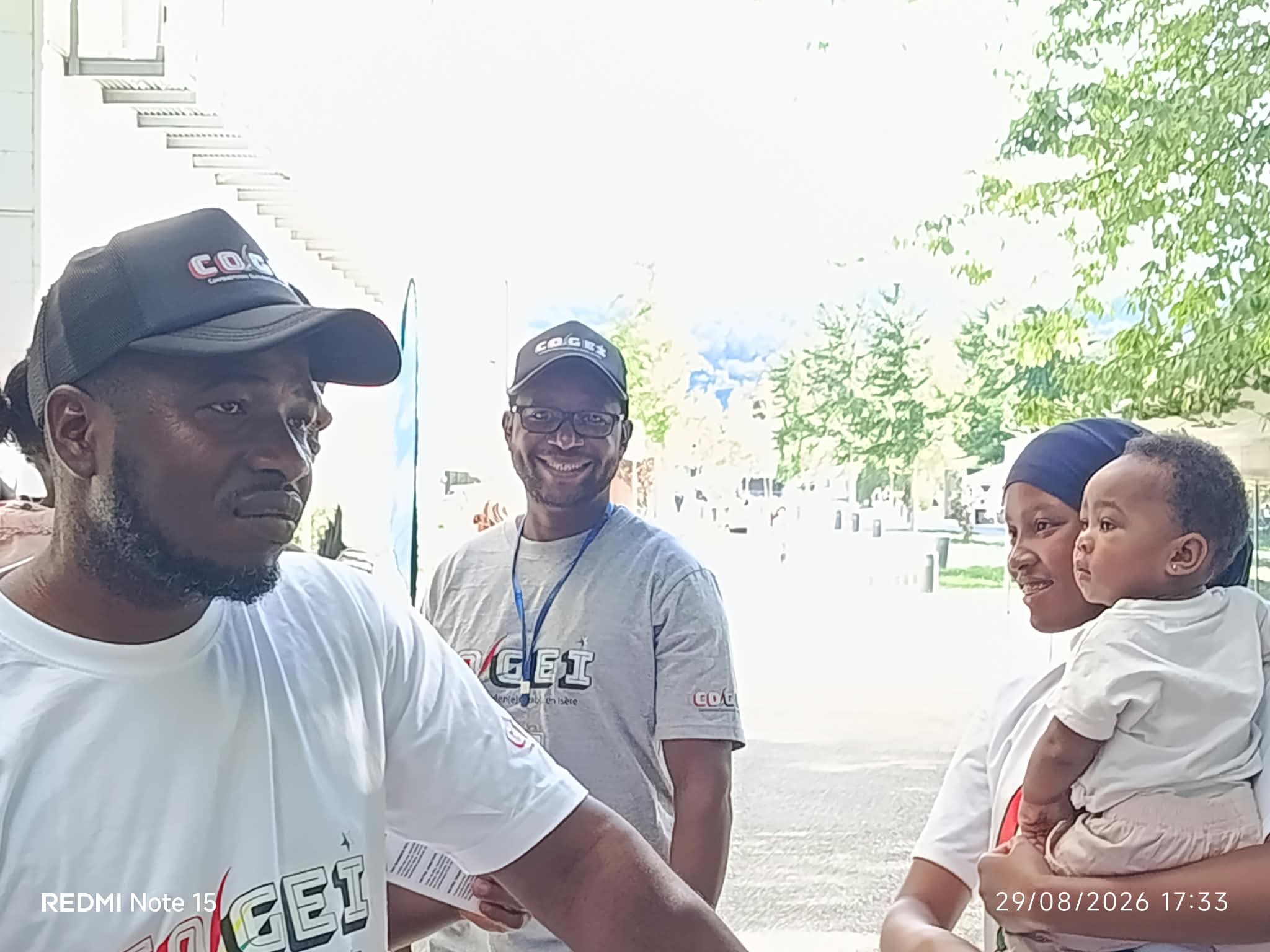 Visiteurs au stand de la CoGEI